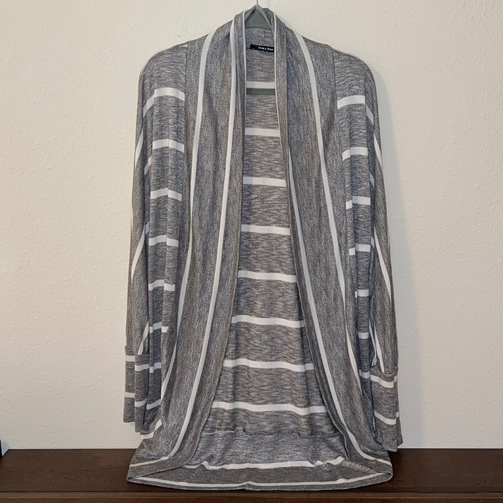 Doe & Rae Striped Gray & White Circular Batwing Cardigan Sz. S